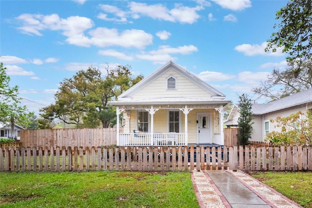 view of front of property featuring a fenced front yard and covered porch