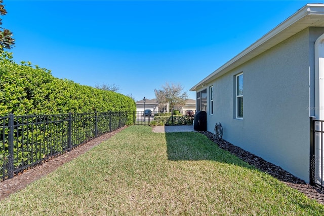 view of yard featuring a fenced backyard