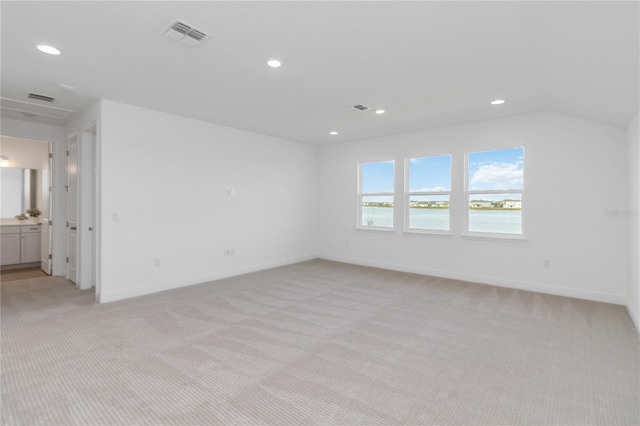 unfurnished room with visible vents, recessed lighting, baseboards, and light carpet