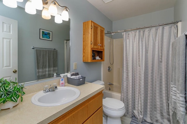 full bath with toilet, a chandelier, shower / tub combo with curtain, and vanity