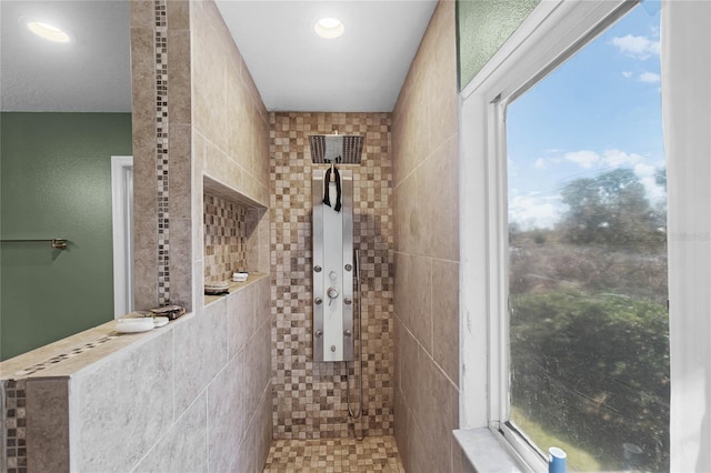 full bathroom featuring tiled shower