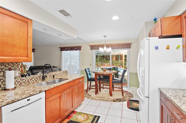 kitchen featuring light tile patterned floors, tasteful backsplash, visible vents, a sink, and white appliances