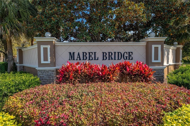 view of community / neighborhood sign