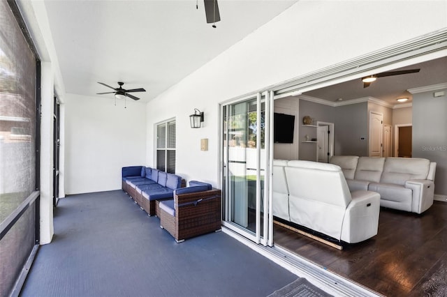 sunroom with ceiling fan