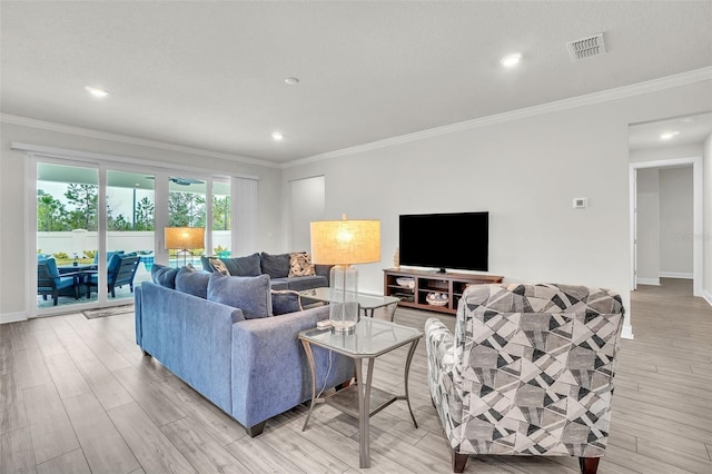 living room featuring crown molding, light wood finished floors, recessed lighting, visible vents, and baseboards