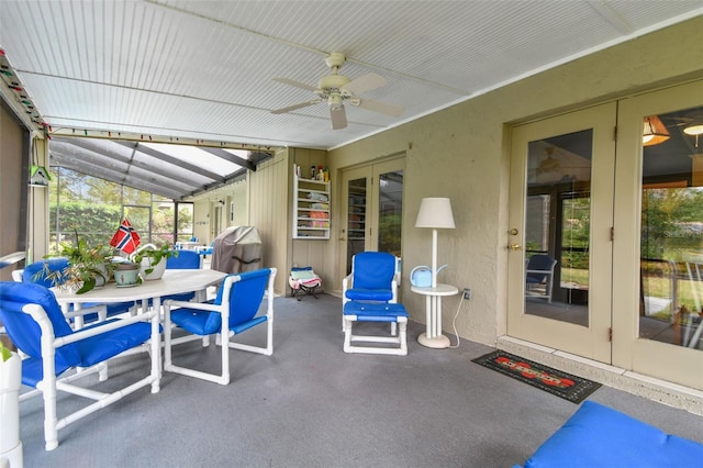 sunroom / solarium with ceiling fan