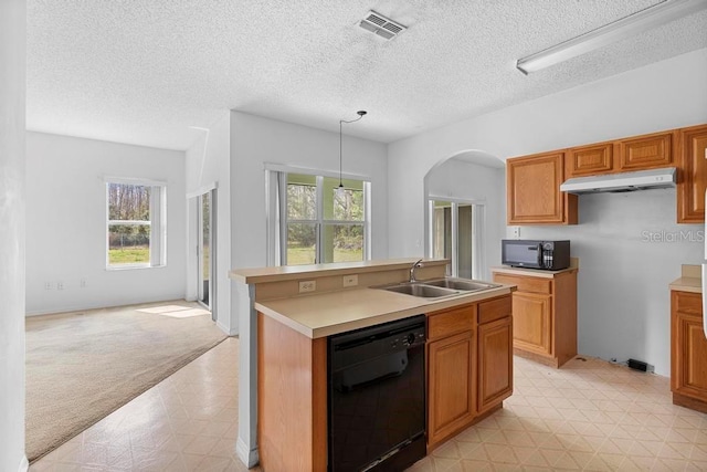 kitchen with light floors, visible vents, a sink, under cabinet range hood, and black appliances