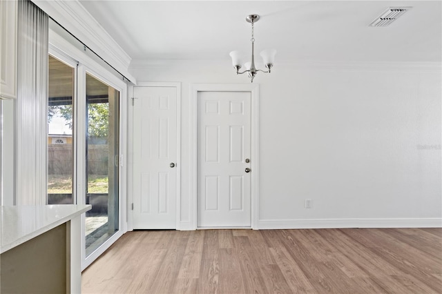 unfurnished dining area with baseboards, visible vents, an inviting chandelier, crown molding, and light wood-style floors