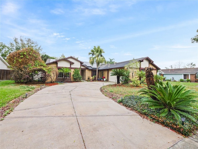 view of front facade featuring driveway and an attached garage