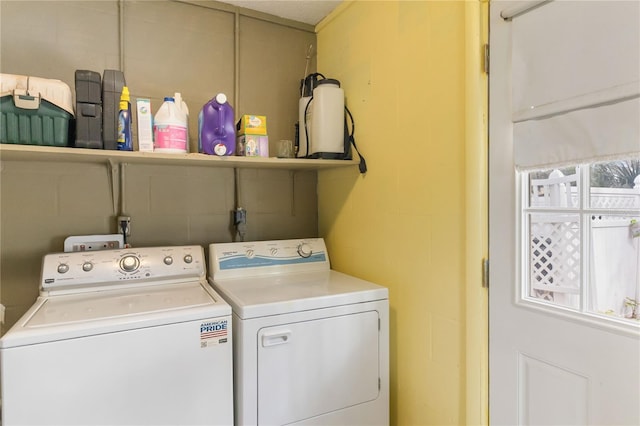 laundry room with laundry area and washer and clothes dryer