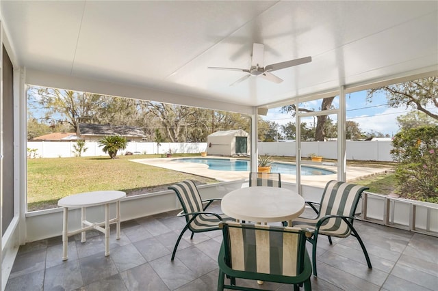 sunroom / solarium featuring ceiling fan