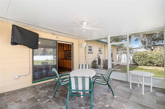 sunroom / solarium with a ceiling fan