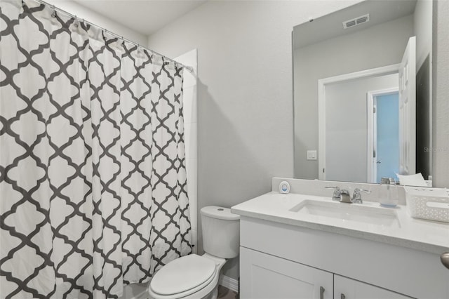 bathroom with toilet, visible vents, a shower with shower curtain, and vanity