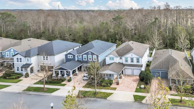 birds eye view of property featuring a residential view and a forest view