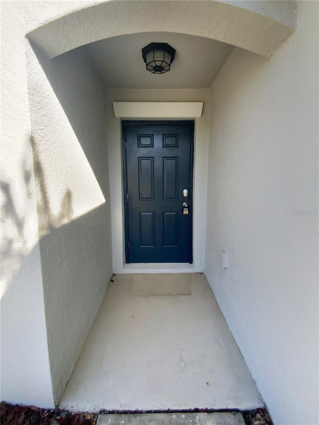 entrance to property with stucco siding