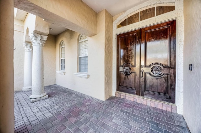 view of exterior entry featuring stucco siding