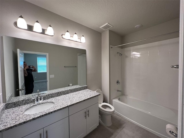 full bathroom featuring a textured ceiling, shower / bathtub combination, toilet, visible vents, and vanity