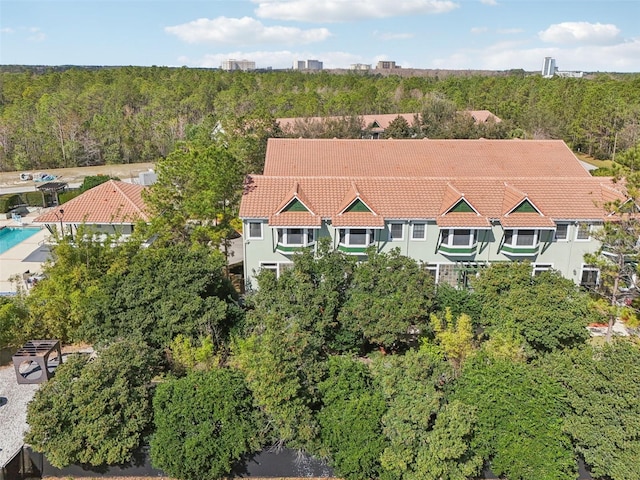 bird's eye view featuring a wooded view