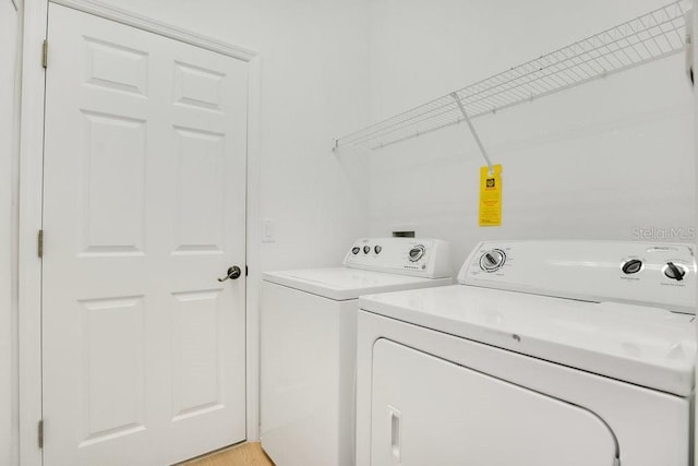 washroom with laundry area and washing machine and dryer