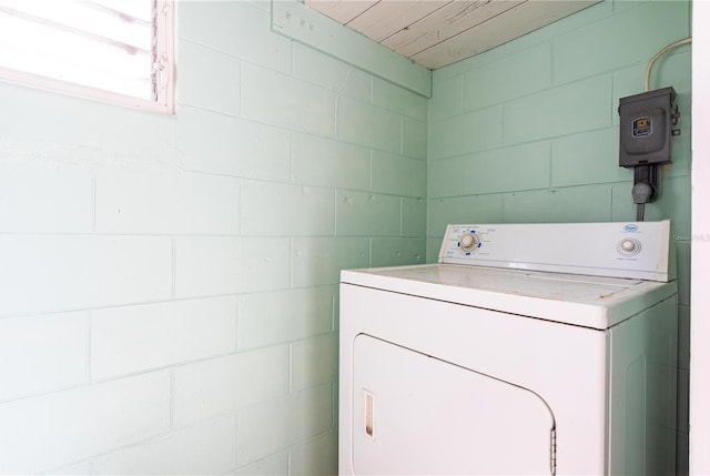 laundry room with washer / clothes dryer