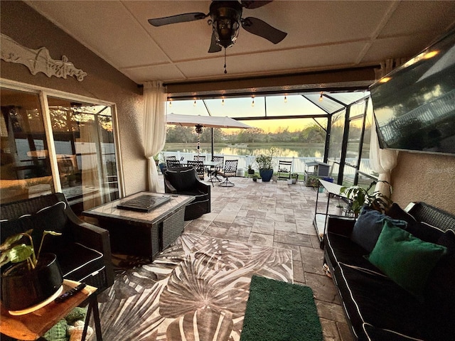 sunroom featuring a ceiling fan