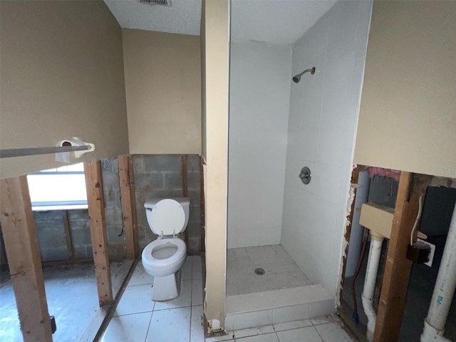 bathroom featuring visible vents, tile patterned flooring, a shower stall, and toilet