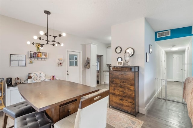 dining space with visible vents, light wood-style flooring, and baseboards