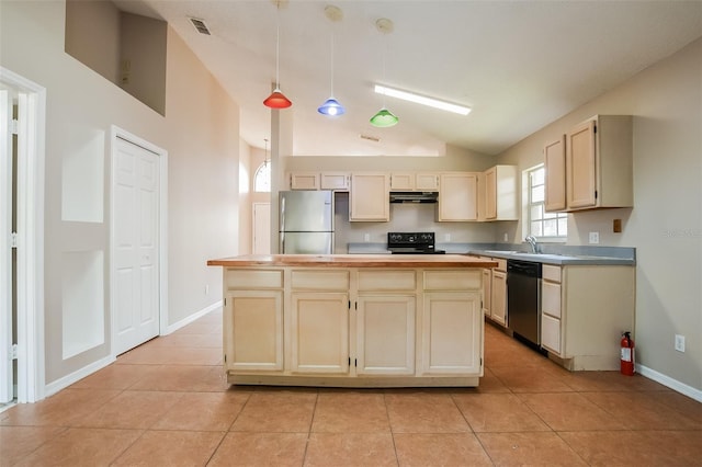 kitchen featuring appliances with stainless steel finishes, a center island, light countertops, and hanging light fixtures