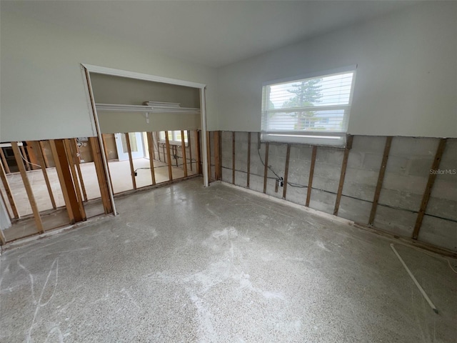 empty room featuring speckled floor