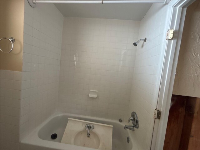 full bathroom with shower / bathing tub combination