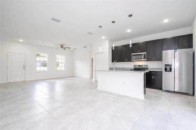 kitchen with visible vents, open floor plan, recessed lighting, appliances with stainless steel finishes, and ceiling fan