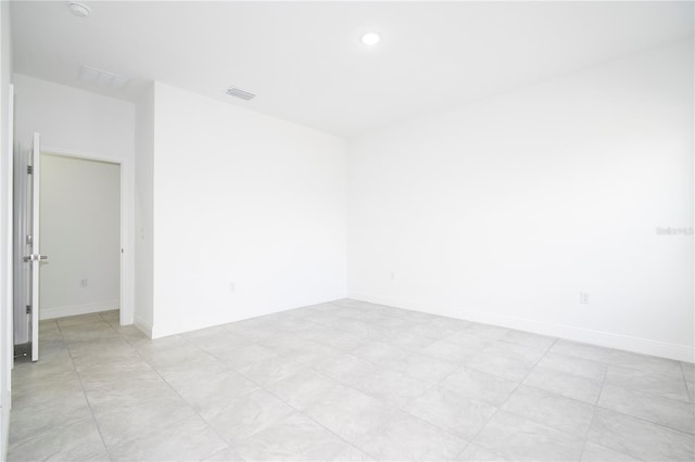 unfurnished room with visible vents, recessed lighting, and baseboards