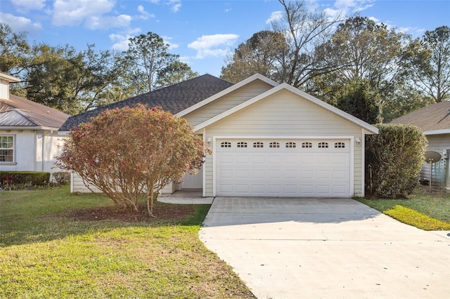 view of front of house featuring a shingled roof, an attached garage, driveway, and a front lawn