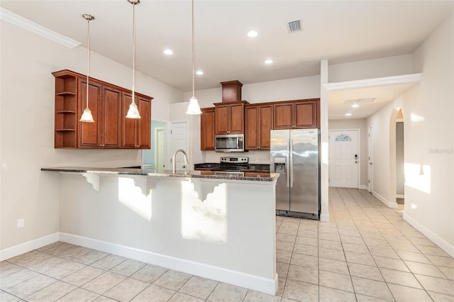 kitchen featuring visible vents, appliances with stainless steel finishes, a peninsula, a kitchen bar, and open shelves