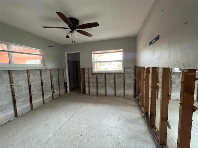 4435 Huntington St NE, Saint Petersburg, FL 33703 - unfurnished room featuring ceiling fan