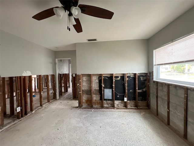 4435 Huntington St NE, Saint Petersburg, FL 33703 - unfurnished room with visible vents