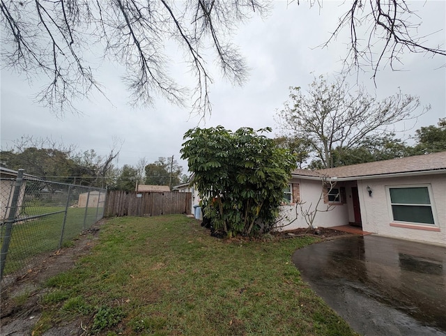 view of yard featuring fence