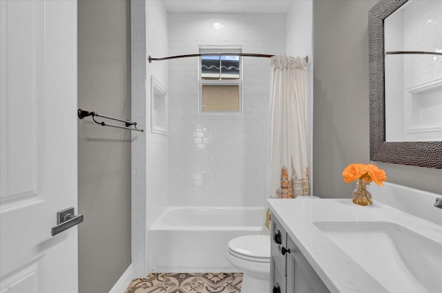 bathroom with toilet, baseboards, vanity, and shower / tub combo with curtain