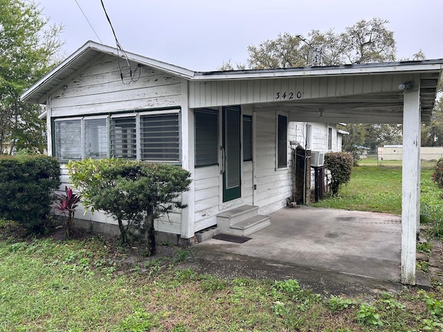 bungalow featuring entry steps, a front lawn, and cooling unit