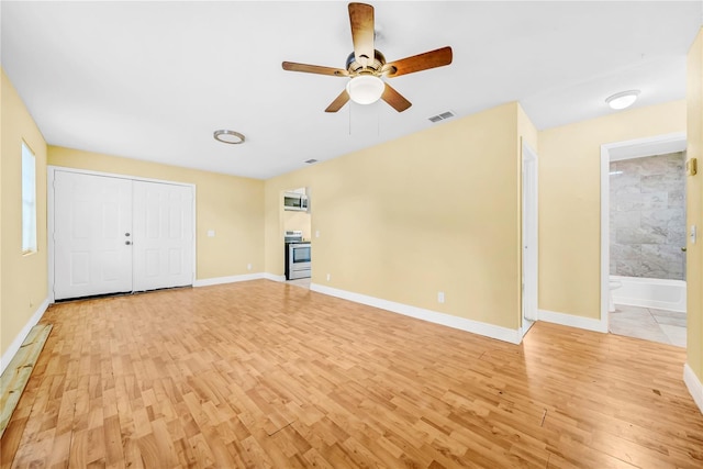 unfurnished living room featuring light wood finished floors, baseboards, visible vents, and ceiling fan