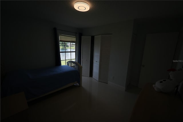 14712 Eagles Crossing Dr, Orlando, FL 32837 - bedroom with baseboards, a closet, and finished concrete flooring