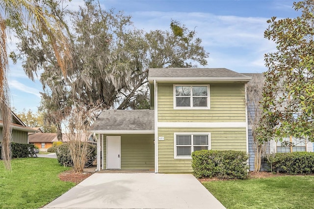 traditional home with a front lawn