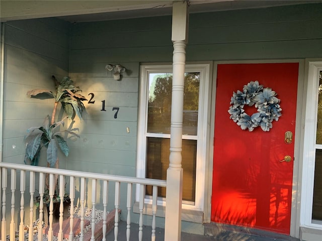 property entrance featuring a porch