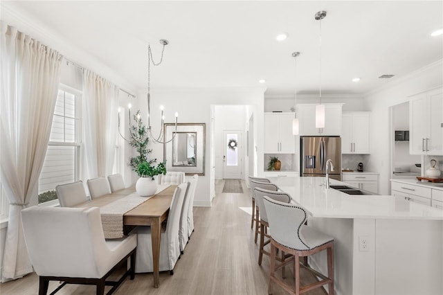 dining room with a chandelier, recessed lighting, visible vents, light wood-style floors, and ornamental molding