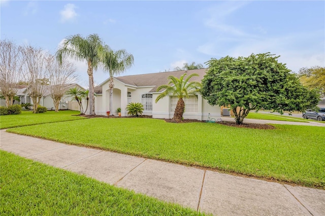 view of front of home featuring a front lawn and stucco siding