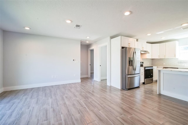 kitchen featuring visible vents, stainless steel appliances, light countertops, under cabinet range hood, and backsplash