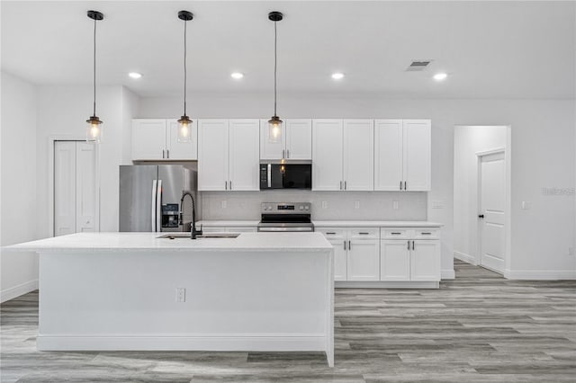 kitchen with visible vents, stainless steel appliances, white cabinetry, pendant lighting, and a sink