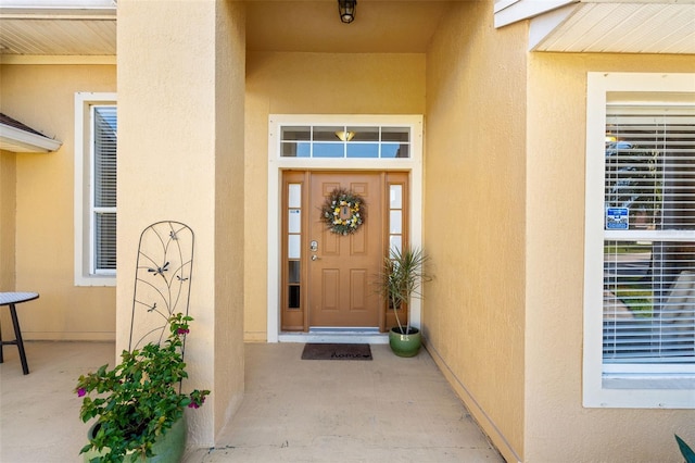 view of exterior entry featuring stucco siding