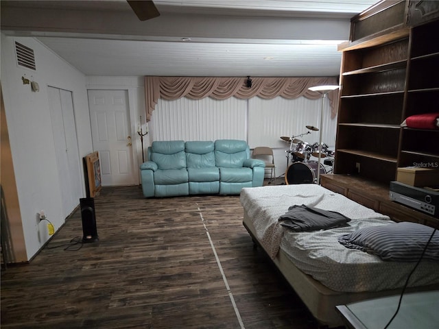 living area featuring visible vents and dark wood-style flooring