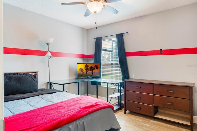 bedroom with light wood-style flooring, baseboards, and ceiling fan